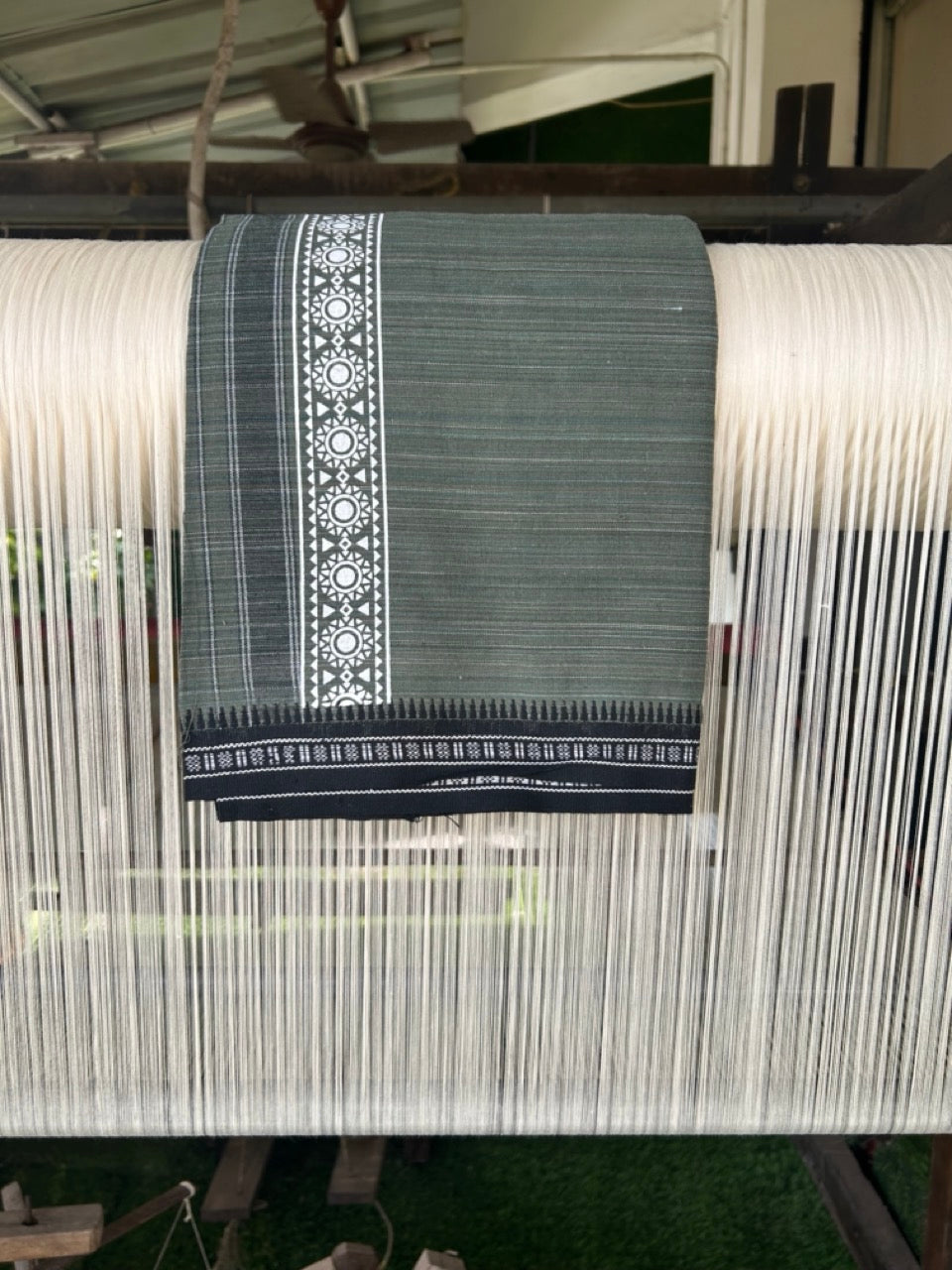 12% Discount!!! Kaitharikada Pure Cotton - Single Kaily / Lungi - 3.25 inch printed kara with White+Black & Dark Olive Green colour body Kuppadam Border (2 metre / 4 muzham) - 8KK8007AS