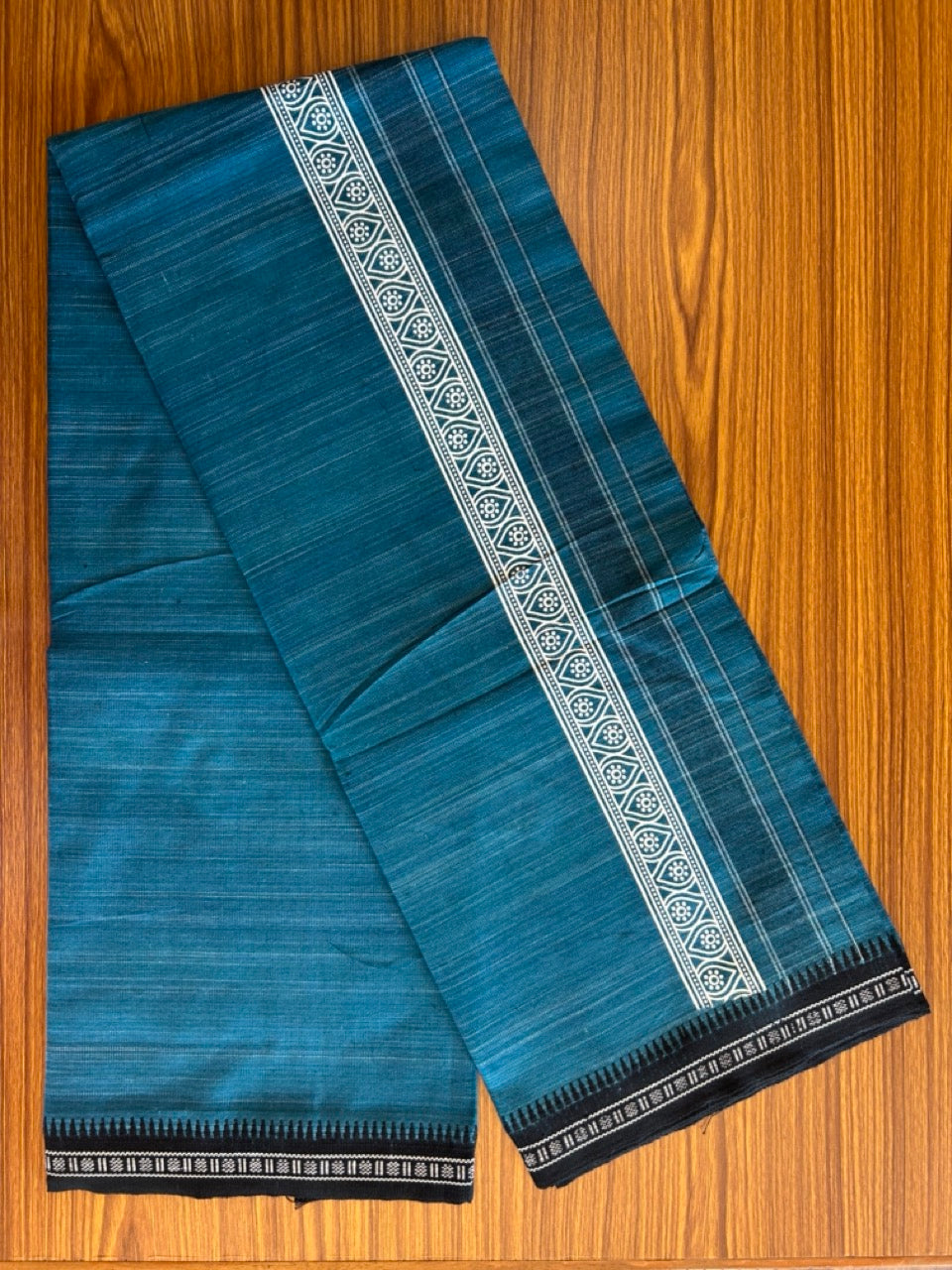 12% Discount!!! Kaitharikada Pure Cotton - Single Kaily / Lungi - 3.5 inch printed kara with White+Black & Peacock blue colour body Kuppadam Border (2 metre / 4 muzham) - 3KK8007AS