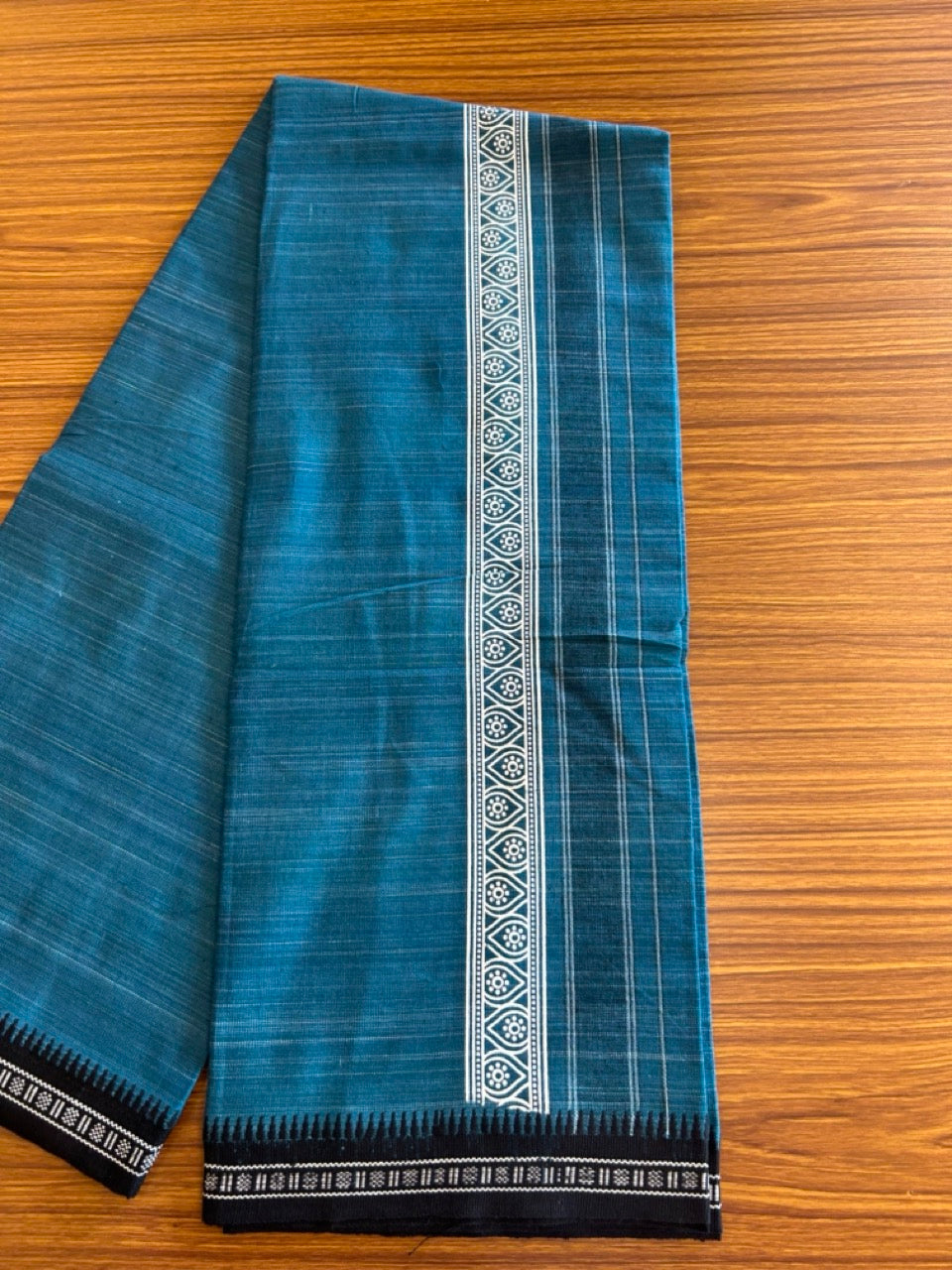 12% Discount!!! Kaitharikada Pure Cotton - Single Kaily / Lungi - 3.5 inch printed kara with White+Black & Peacock blue colour body Kuppadam Border (2 metre / 4 muzham) - 3KK8007AS