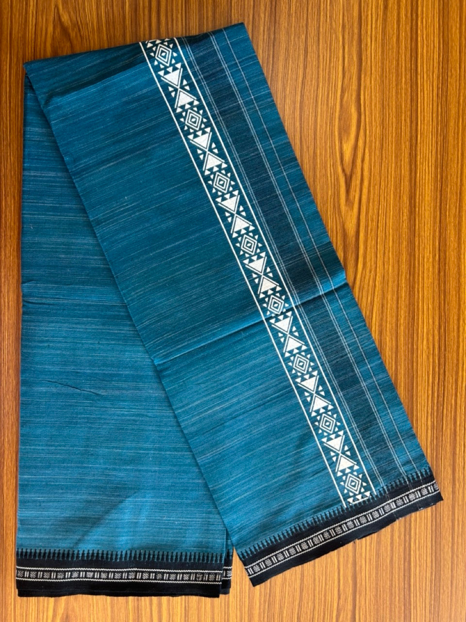 12% Discount!!! Kaitharikada Pure Cotton - Single Kaily / Lungi - 3.5 inch printed kara with White+Black & Peacock blue colour body Kuppadam Border (2 metre / 4 muzham) - 4KK8007AS