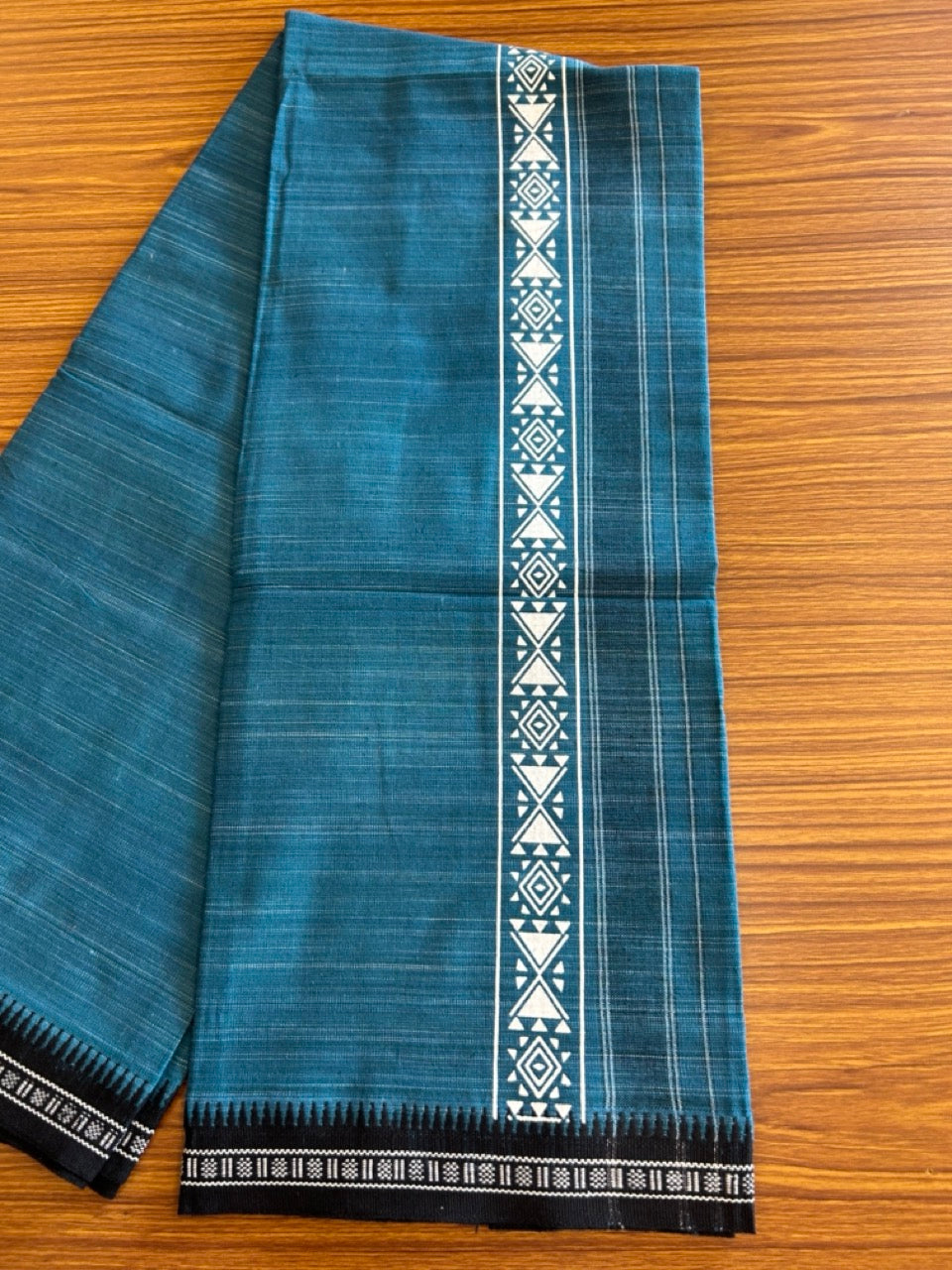 12% Discount!!! Kaitharikada Pure Cotton - Single Kaily / Lungi - 3.5 inch printed kara with White+Black & Peacock blue colour body Kuppadam Border (2 metre / 4 muzham) - 4KK8007AS