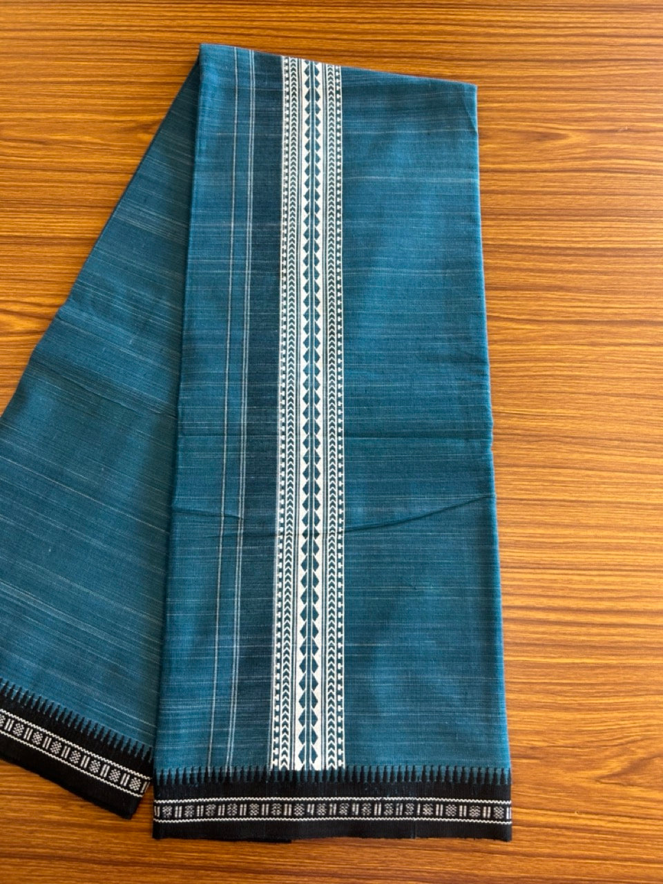 12% Discount!!! Kaitharikada Pure Cotton - Single Kaily / Lungi - 5 inch printed kara with White+Black & Peacock blue colour body Kuppadam Border (2 metre / 4 muzham) - 5KK8007AS