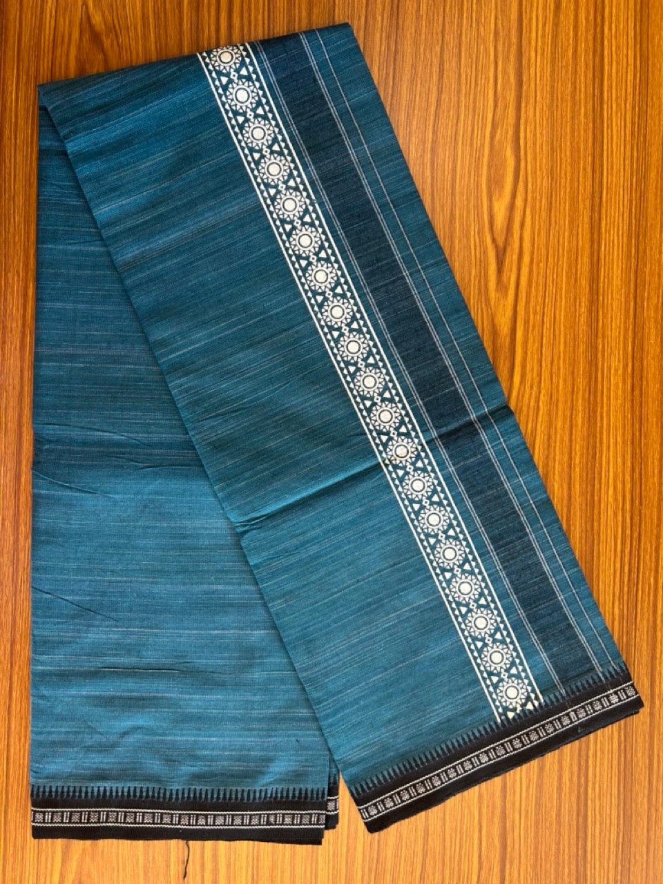 12% Discount!!! Kaitharikada Pure Cotton - Single Kaily / Lungi - 3.5 inch printed kara with White+Black & Peacock blue colour body Kuppadam Border (2 metre / 4 muzham) - 6KK8007AS