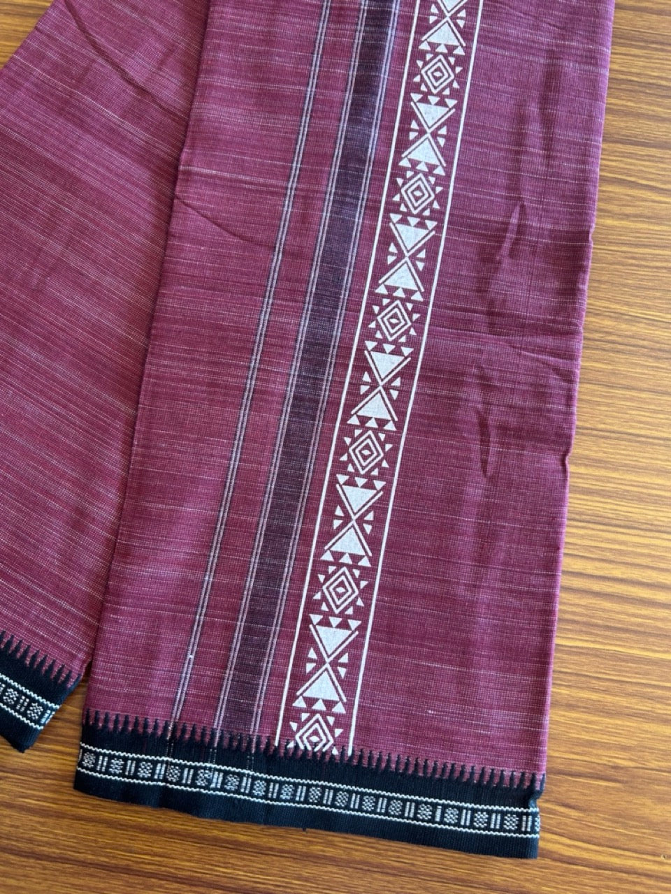 12% Discount!!! Kaitharikada Pure Cotton - Single Kaily / Lungi -  3.75 inch printed kara with White+Black & Grape Wine colour body Kuppadam Border (2 metre / 4 muzham) - 11KK8007AS