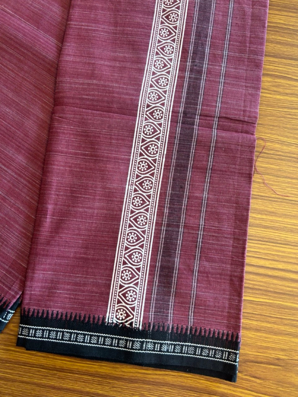 12% Discount!!! Kaitharikada Pure Cotton - Single Kaily / Lungi -  3.5 inch printed kara with White+Black & Grape Wine colour body Kuppadam Border (2 metre / 4 muzham) - 12KK8007AS