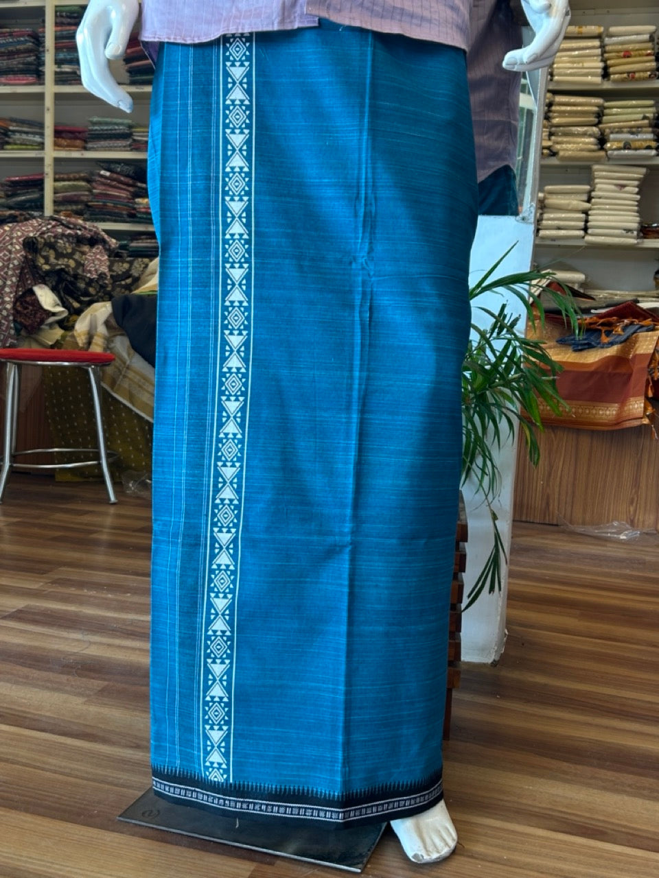 12% Discount!!! Kaitharikada Pure Cotton - Single Kaily / Lungi - 3.5 inch printed kara with White+Black & Peacock blue colour body Kuppadam Border (2 metre / 4 muzham) - 4KK8007AS