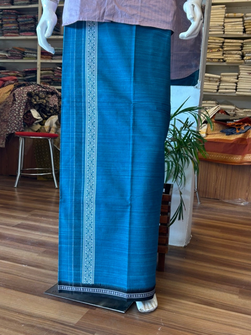 12% Discount!!! Kaitharikada Pure Cotton - Single Kaily / Lungi - 3.5 inch printed kara with White+Black & Peacock blue colour body Kuppadam Border (2 metre / 4 muzham) - 3KK8007AS