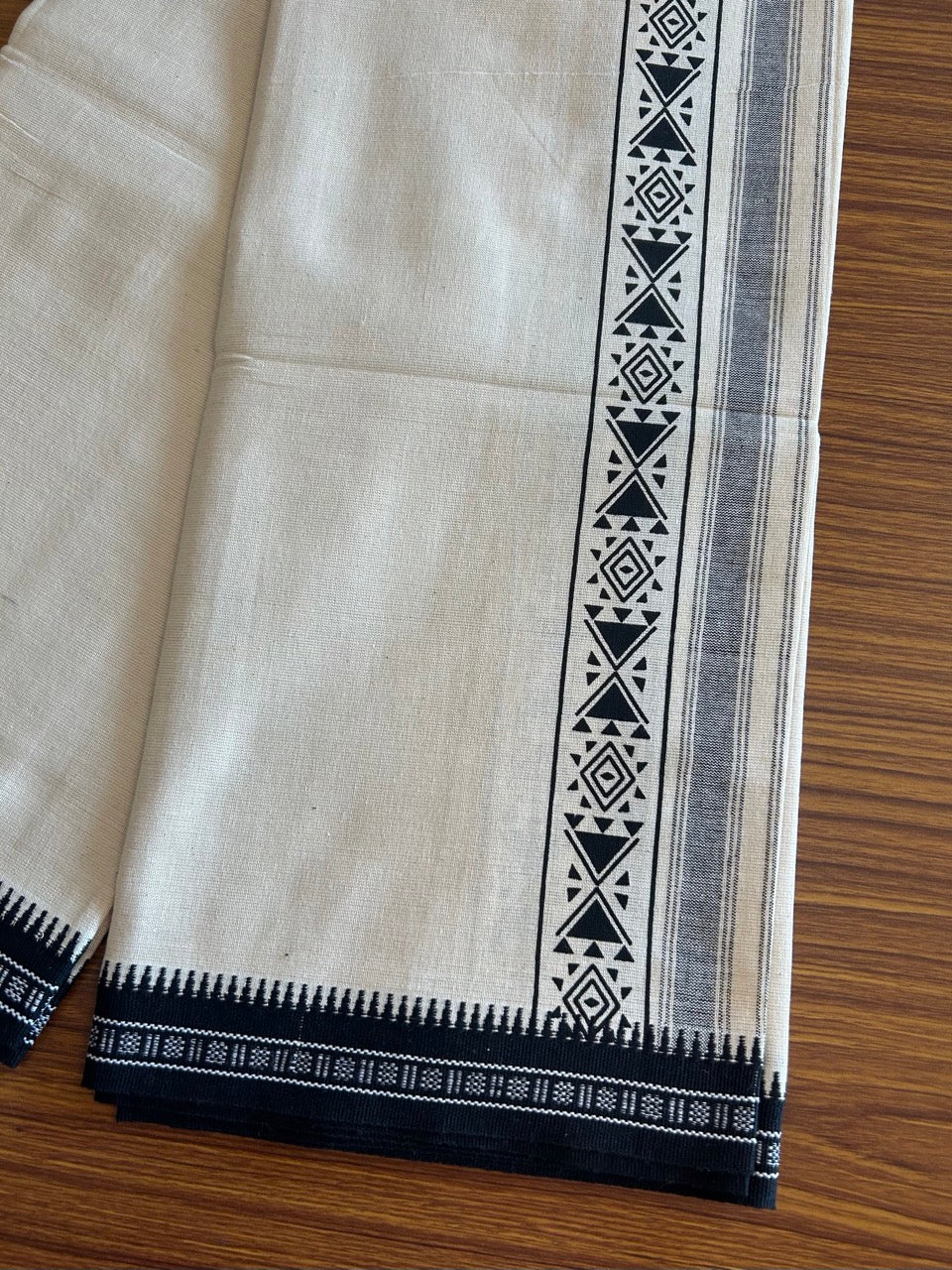 12% Discount !! Kaitharikada Pure Cotton Single OFF WHITE - (Unbleached) Kaily / Lungi - 3 inch Black Striped Printed kara Kuppadam Border with OFF WHITE colour body (2 meter / 4 muzham)- 2KK8008AS