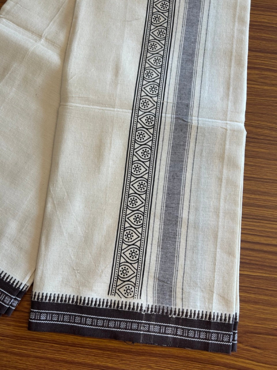 12% Discount !! Kaitharikada Pure Cotton Single OFF WHITE- (Unbleached) Kaily / Lungi - 3.25 inch Chocolate Brown Striped Printed kara Kuppadam Border with OFF WHITE colour body (2 meter / 4 muzham)- 5KK8008AS