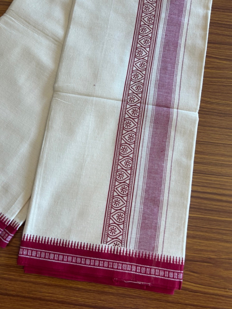 12% Discount !! Kaitharikada Pure Cotton Single OFF WHITE - (Unbleached) Kaily / Lungi - 3.5 inch Magenta Red Striped Printed kara Kuppadam Border with OFF WHITE  colour body (2 meter / 4 muzham)- 8KK8008AS