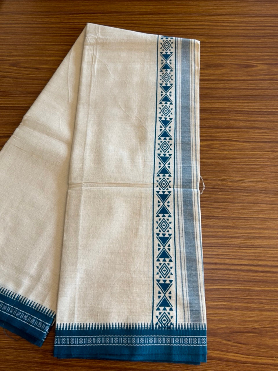 12% Discount !! Kaitharikada Pure Cotton Single OFF WHITE - (Unbleached) Kaily / Lungi - 3 inch Peacock Blue Striped Printed kara Kuppadam Border with OFF WHITE colour body (2 meter / 4 muzham)- 12KK8008AS