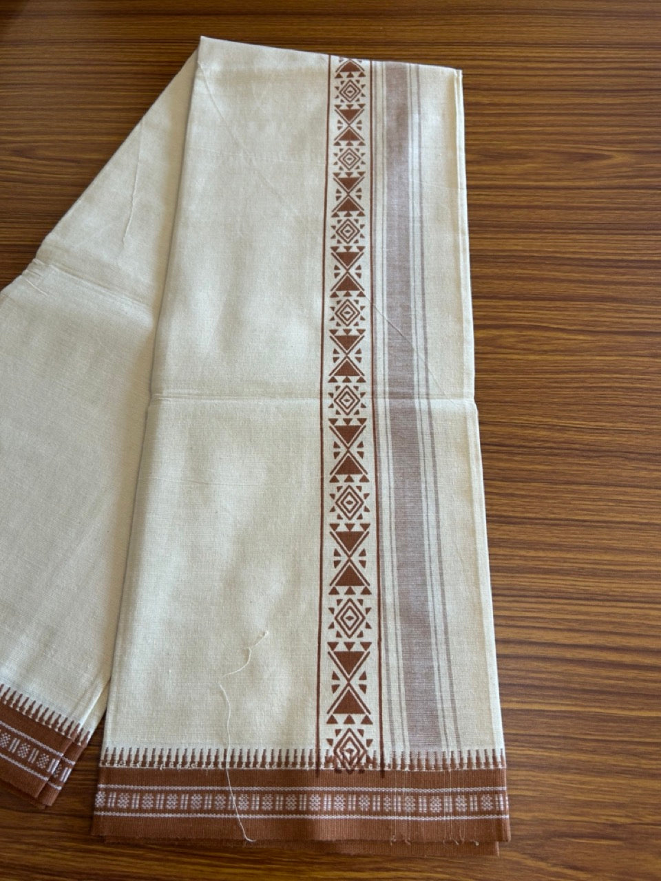 12% Discount !! Kaitharikada Pure Cotton Single OFF WHITE - (Unbleached) Kaily / Lungi - 3 inch Walnut Brown Striped Printed kara Kuppadam Border with OFF WHITE colour body (2 meter / 4 muzham)- 16KK8008AS