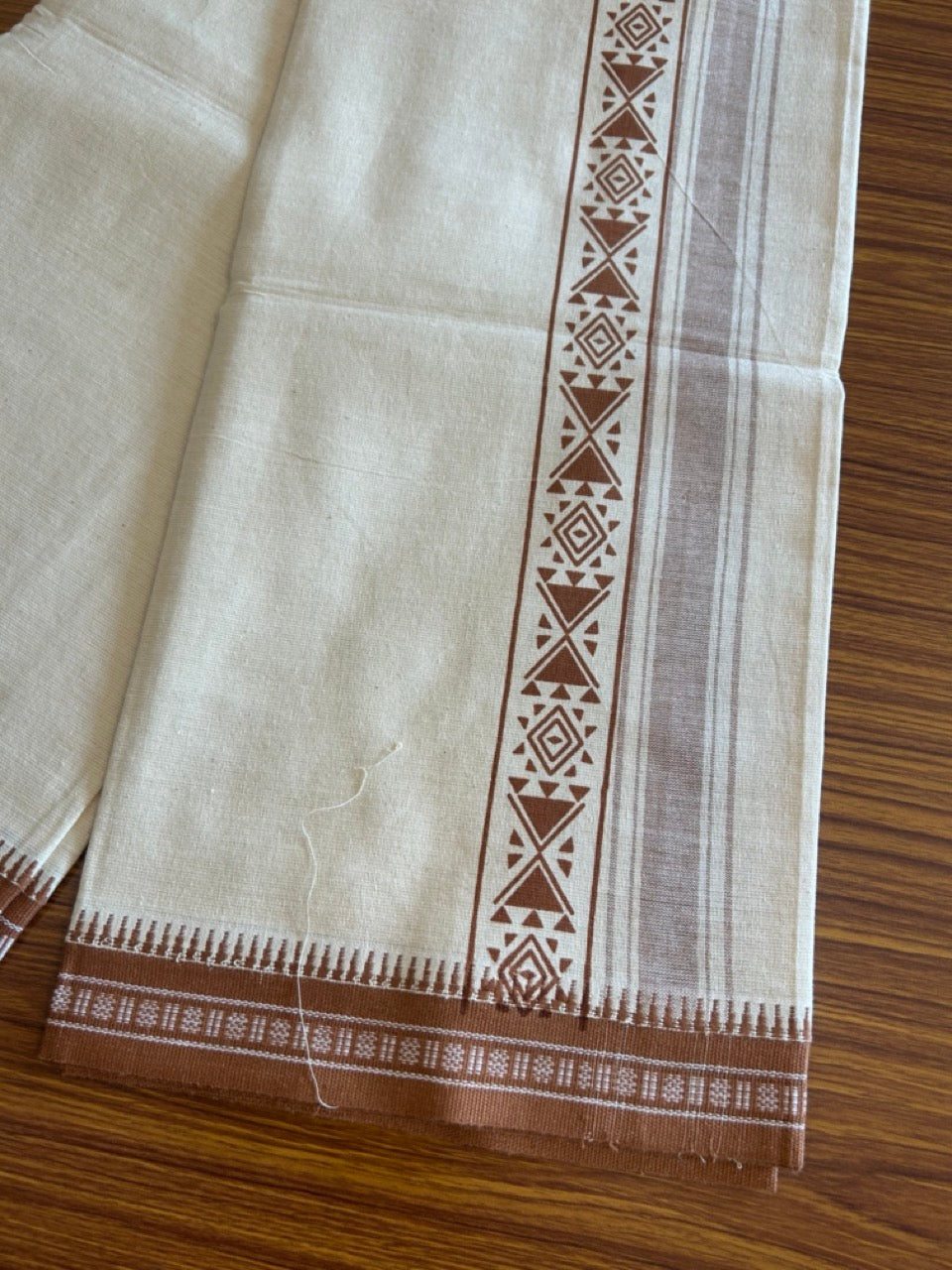 12% Discount !! Kaitharikada Pure Cotton Single OFF WHITE - (Unbleached) Kaily / Lungi - 3 inch Walnut Brown Striped Printed kara Kuppadam Border with OFF WHITE colour body (2 meter / 4 muzham)- 16KK8008AS