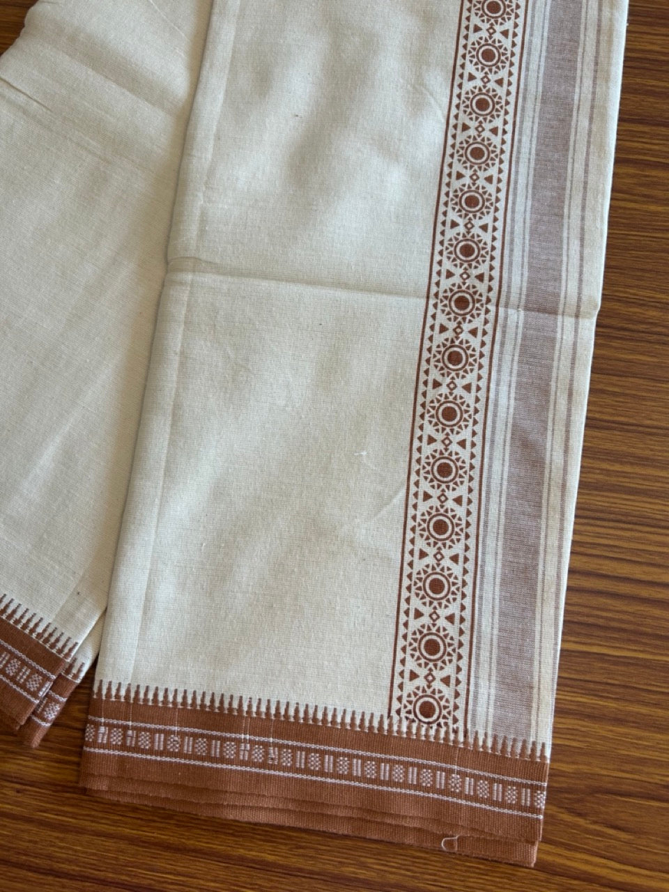 12% Discount !! Kaitharikada Pure Cotton Single OFF WHITE - (Unbleached) Kaily / Lungi - 3 inch Walnut Brown Striped Printed kara Kuppadam Border with OFF WHITE colour body (2 meter / 4 muzham)- 18KK8008AS