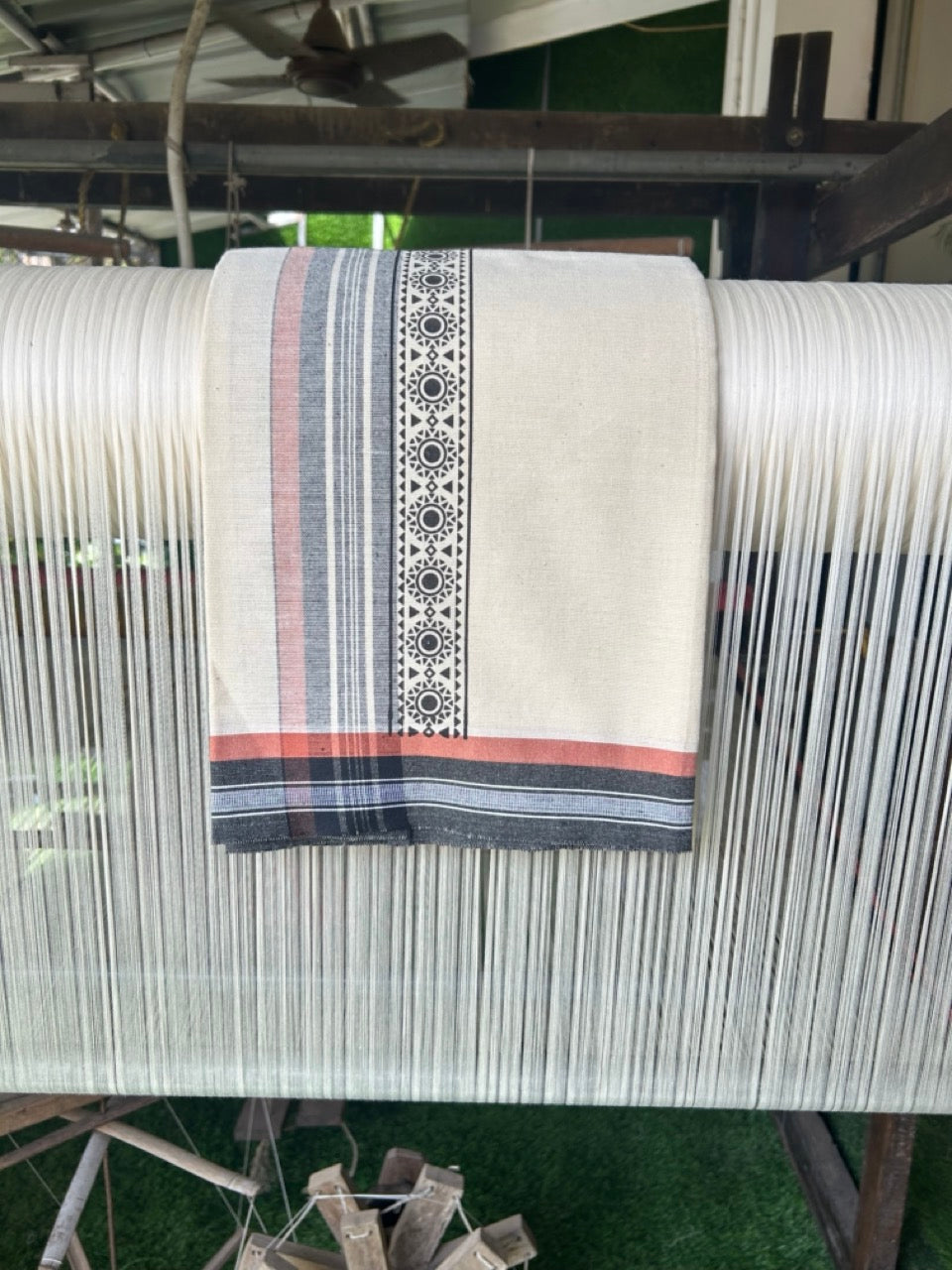 12% Discount !! Kaitharikada Pure Cotton Single OFF WHITE - (Unbleached) Kaily / Lungi - 4 inch Printed Black & Brownish Orange Striped Kuppadam kara with OFF WHITE colour body (2 meter / 4 muzham) - 5KK8009AS