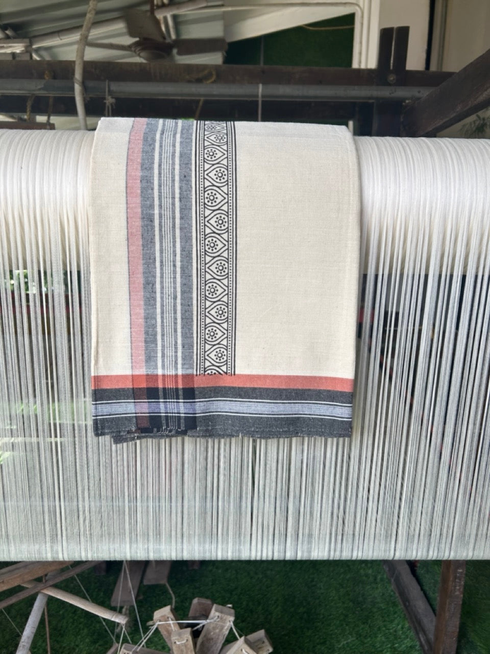 12% Discount !! Kaitharikada Pure Cotton Single OFF WHITE - (Unbleached) Kaily / Lungi - 4 inch Printed Black & Brownish Orange Striped Kuppadam kara with OFF WHITE colour body (2 meter / 4 muzham) - 6KK8009AS