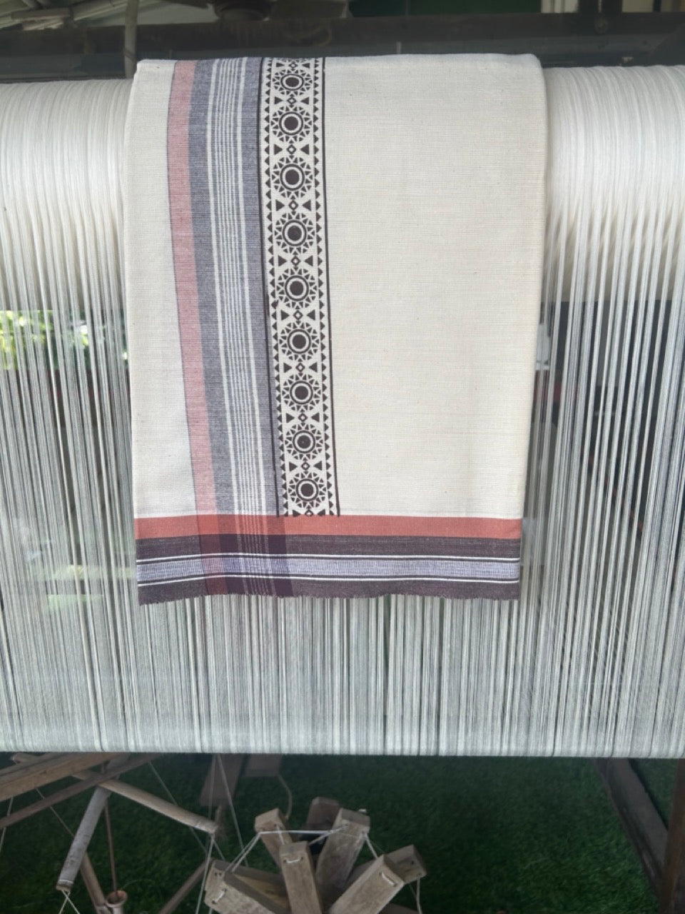 12% Discount !! Kaitharikada Pure Cotton Single OFF WHITE - (Unbleached) Kaily / Lungi - 3.75 inch  Brown & Brownish Orange Striped Printed kara Kuppadam Border with OFF WHITE colour body (2 meter / 4 muzham)- 9KK8010AS