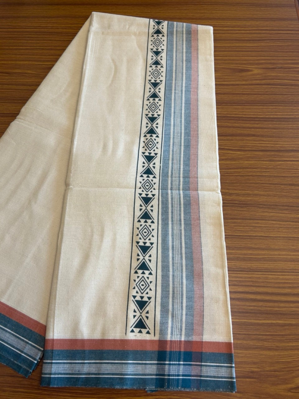 12% Discount !! Kaitharikada Pure Cotton Single OFF WHITE - (Unbleached) Kaily / Lungi - 3.75 inch  Peacock green & Brownish Orange Striped Dark green Printed kara Kuppadam Border with OFF WHITE colour body (2 meter / 4 muzham)- 3KK8010AS