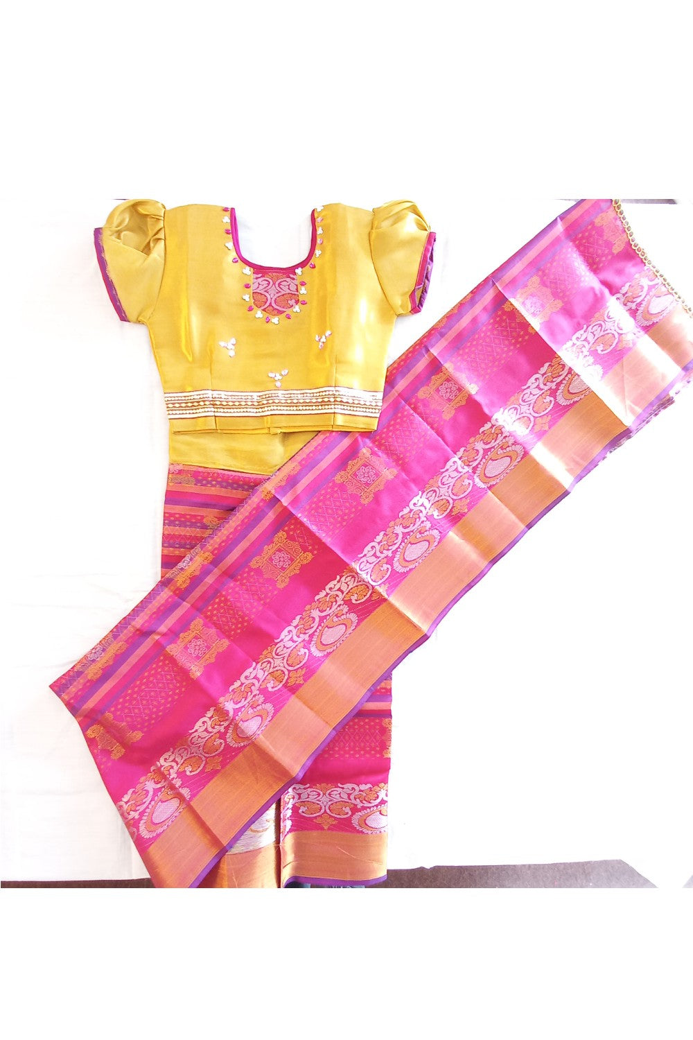 15% Discount Kaitharikada - Traditional South Indian Kids Saree- Gold & magenta colour saree - Size (30).